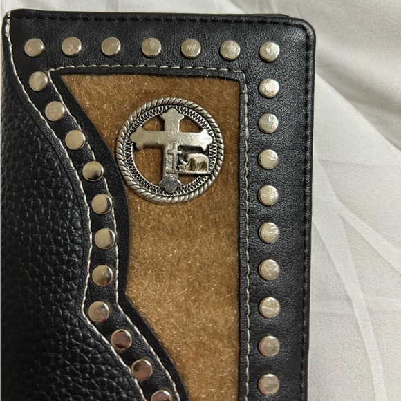 Justin Boots Western Rodeo Bi-Fold Wallet Horse Cross Christ Black Cowboy Cow - Picture 2 of 8